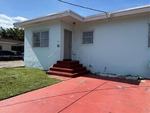 Building Photo - 1060 SW 29th Ave
