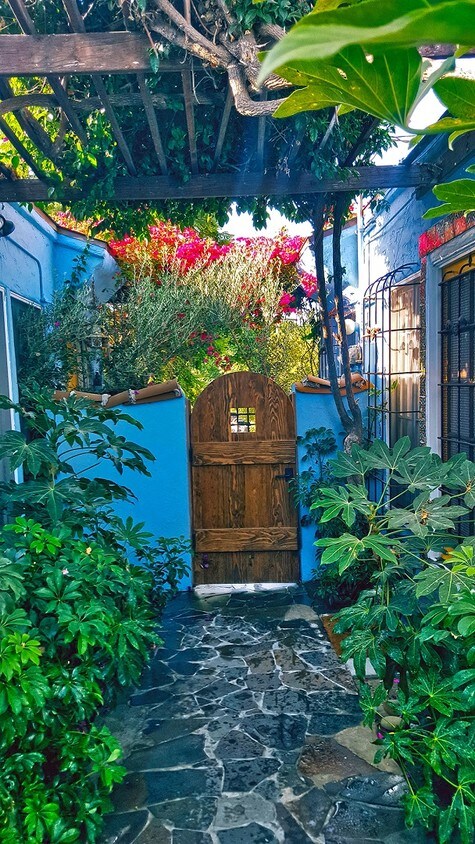 Foto principal - 3951 Melrose Ave