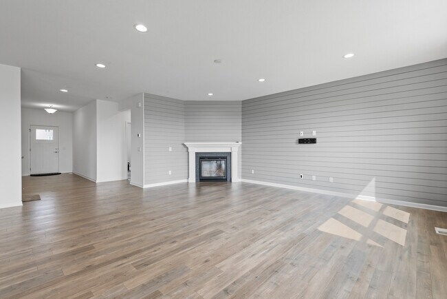 Foto del edificio - 5898 Urbandale Ct N