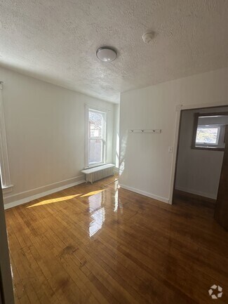 Building Photo - 409 Cedar St