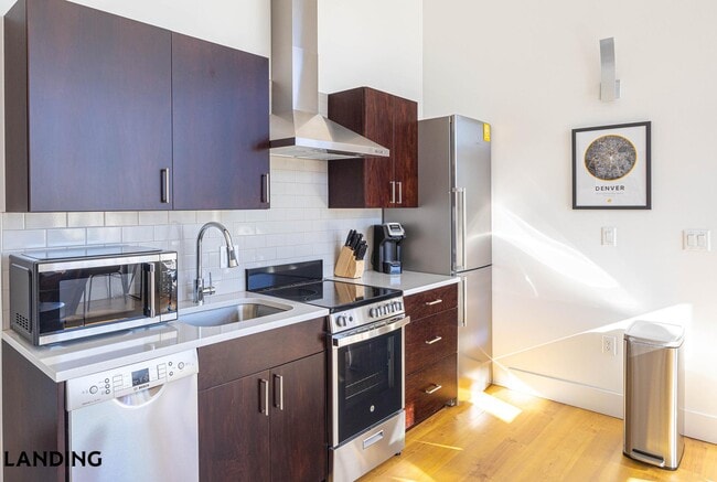 Foto del edificio - 135 Adams St