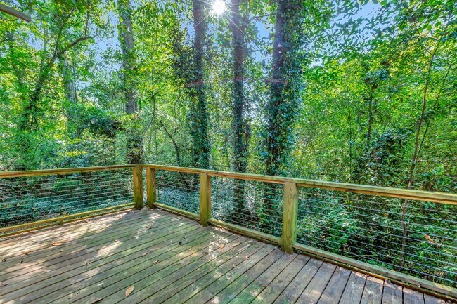 Foto del edificio - A Must-See in Historic Summerville!