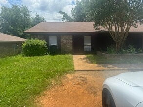 Building Photo - 510 Rosedale Dr