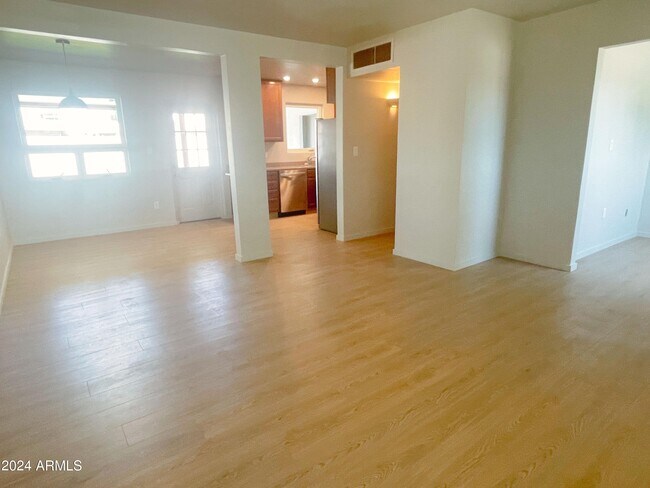 Building Photo - 2340 E Turney Ave