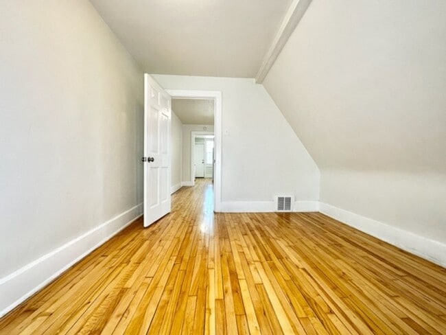 Building Photo - 1281 Elm St