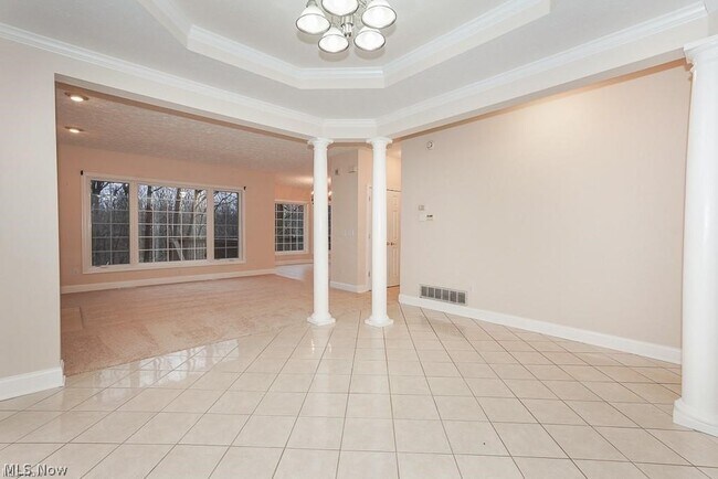 Building Photo - 3729 Edgehill Dr