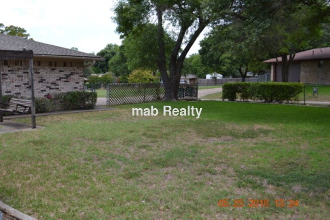 Building Photo - Single Family Home with three car garage