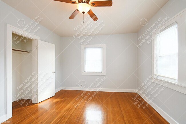 Building Photo - 3 br, 2 bath Duplex - 4225 N College Ave