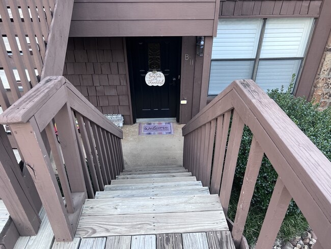 Building Photo - 1412 Airport B11 - B11