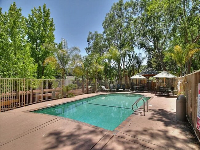 Building Photo - 121 Massol Ave