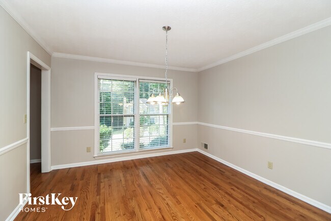 Building Photo - 205 Timber Oak Cove