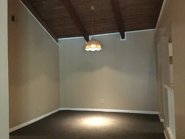 Foto del edificio - Great Condo Unit Available For Only $1,100...