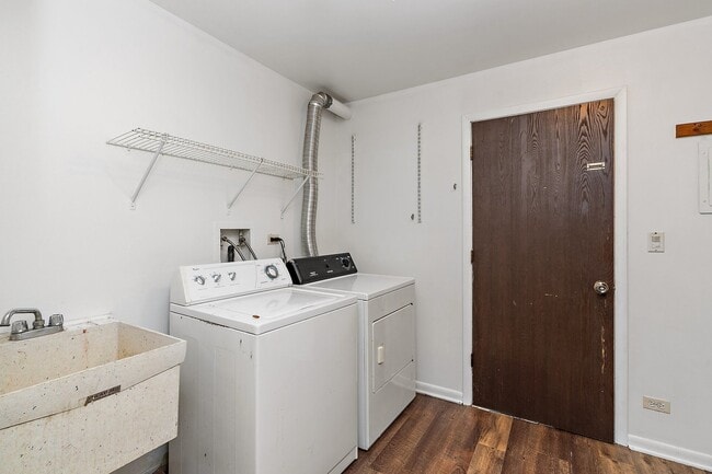 Building Photo - 1555 Perry Ct