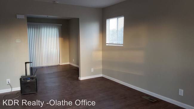 Building Photo - 9437-9443 Nieman Rd