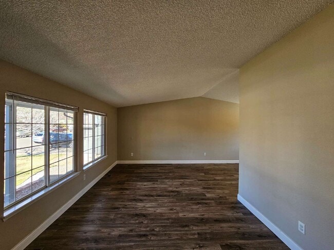 Foto del edificio - 180 Prairie Ridge Rd
