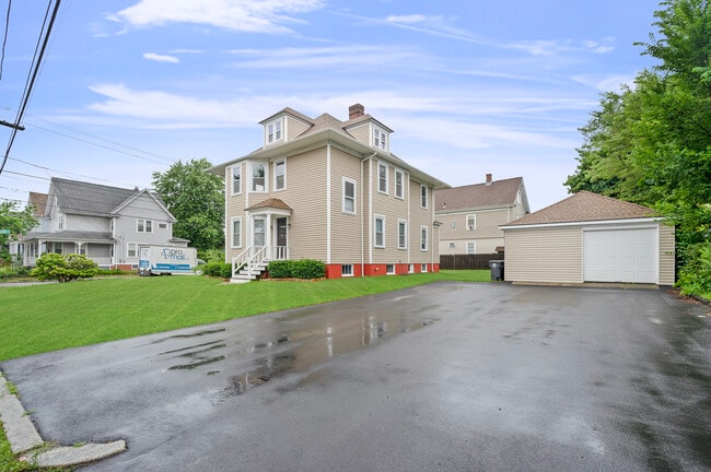 Building Photo - 167 Woodbine St