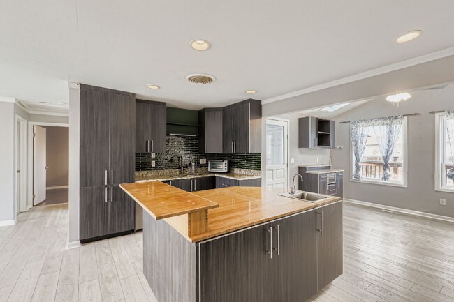 Foto del edificio - 8293 Gaylord St