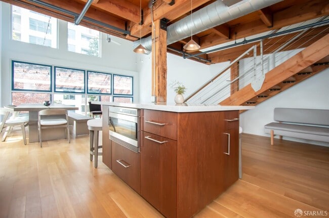 Building Photo - 650 Delancey St