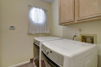 Building Photo - 4321 Holly Ridge Dr