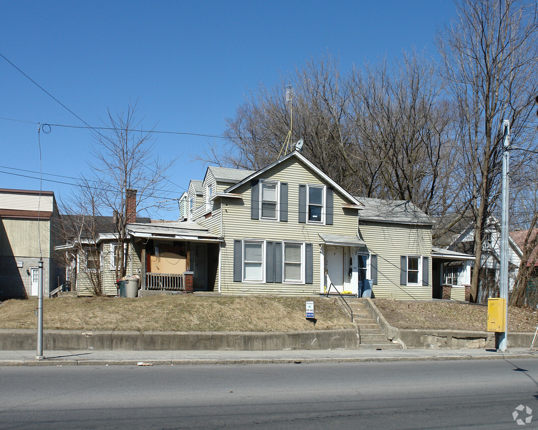 Building Photo - 1659 Broadway