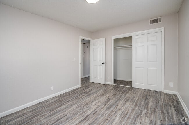2BR, 1BA - 850SF - Bedroom - Crossings at Midtown