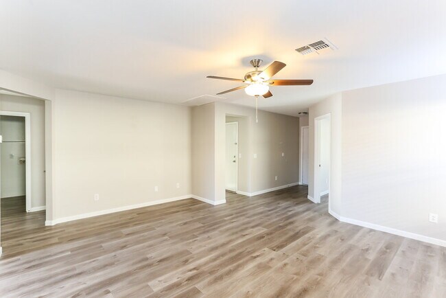 Foto del edificio - 2519 W Romley Rd