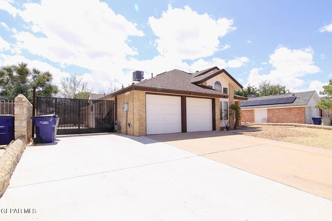 Building Photo - 11532 Tom Ulozas Dr