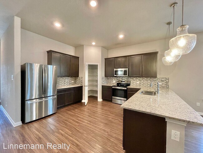 Building Photo - 4 br, 3 bath House - 818 Ross Road