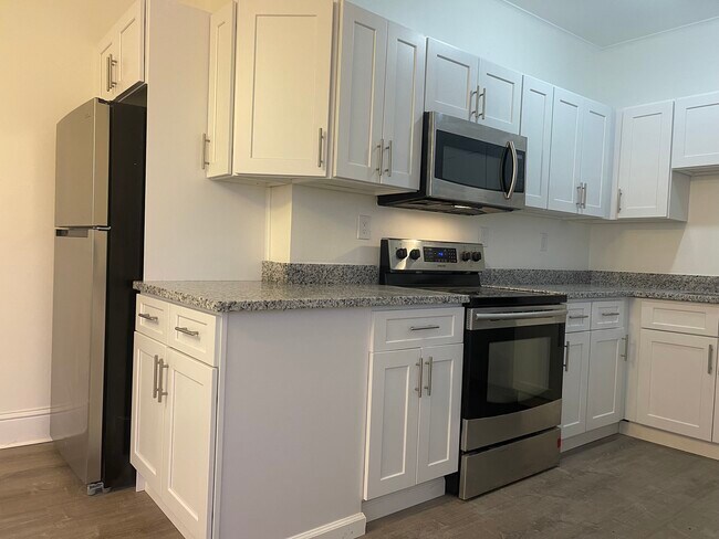 Kitchen 1 - 1395 Glenwood Blvd