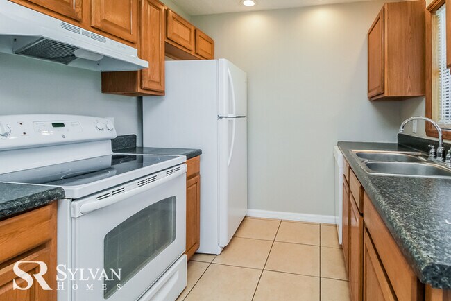 Foto del edificio - Enjoy one-level living in this 3 bedroom, ...