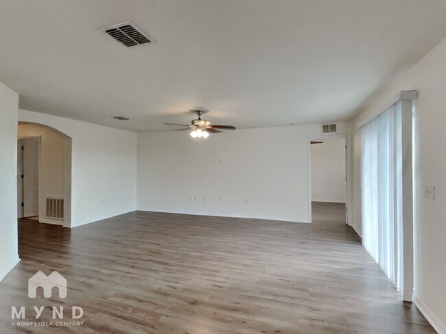 Foto del edificio - 6600 Wirevine Dr