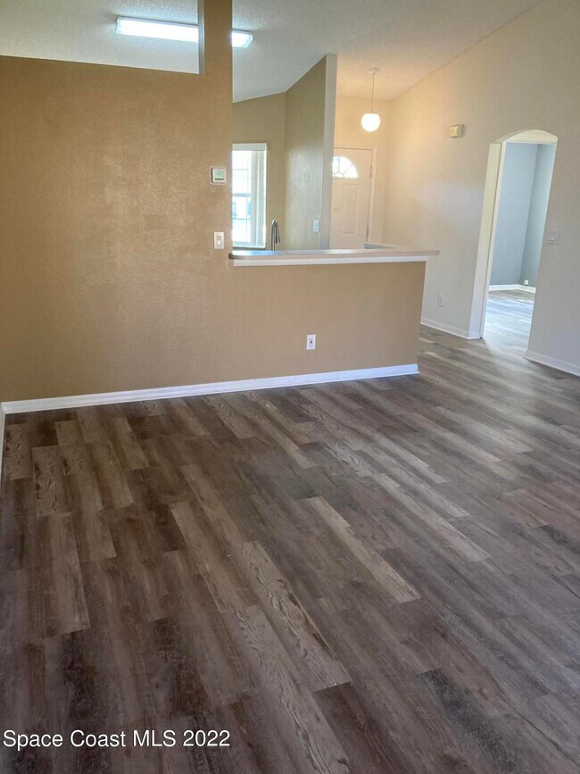 Building Photo - 2026 Deercroft Dr