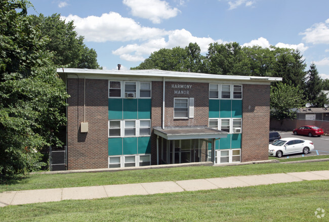 Building Exterior - 1141 Hand Place