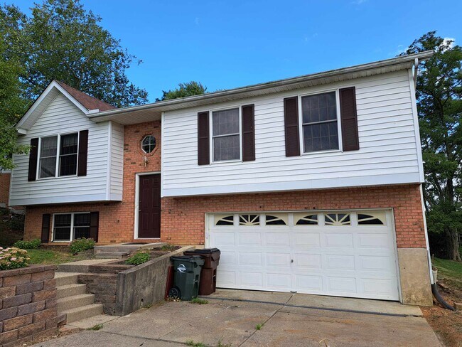 Photo - 377 Aaron Dr House