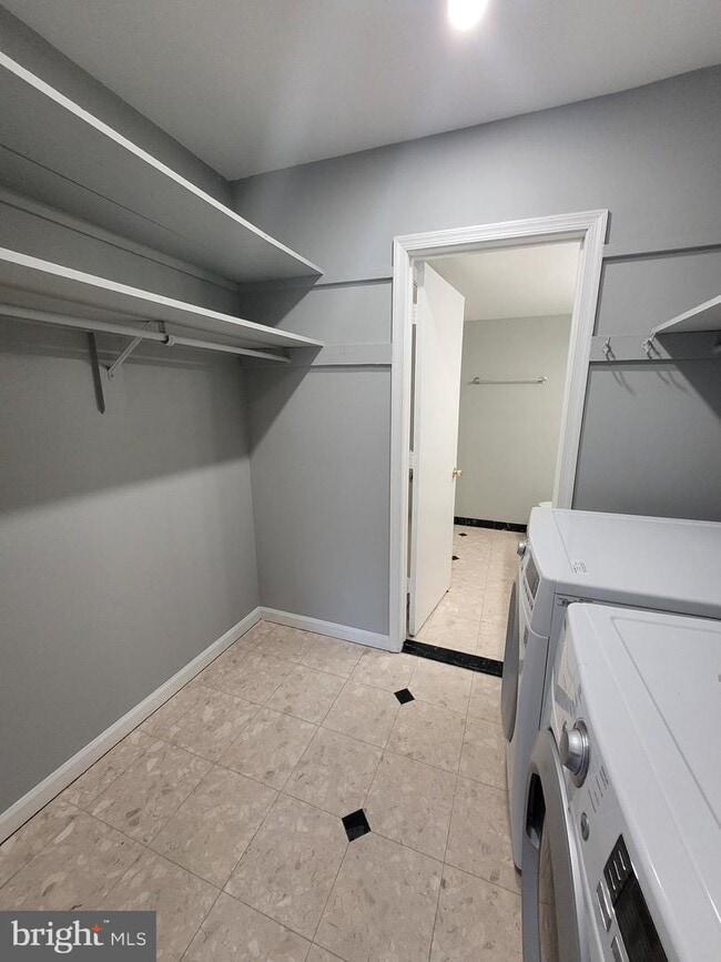Building Photo - 8312H Kingsgate Rd