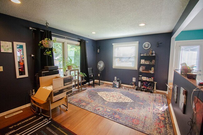 Foto del edificio - Charming NW Ranch with 2-Car Garage