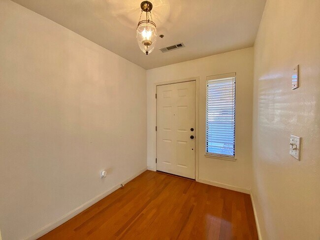 Building Photo - DO NOT DISTURB TENANTS - Spacious Two Bedr...