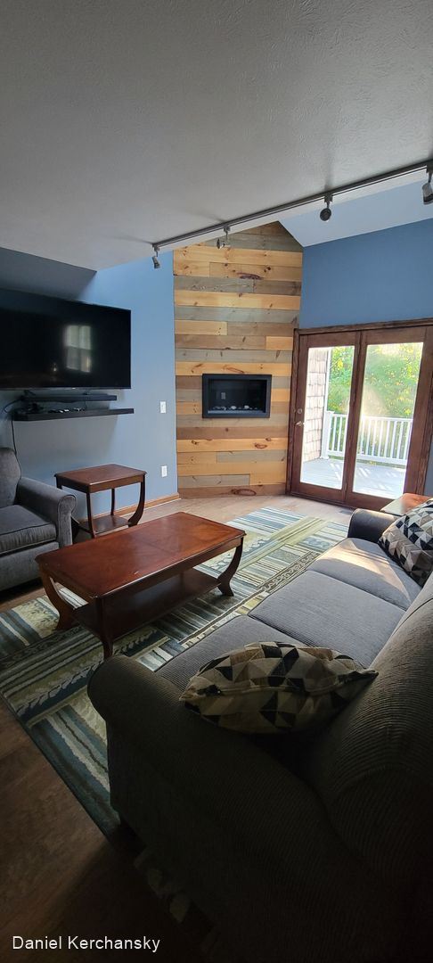 Building Photo - 2 br, 2.5 bath House - 5032 W Oakridge Cir...