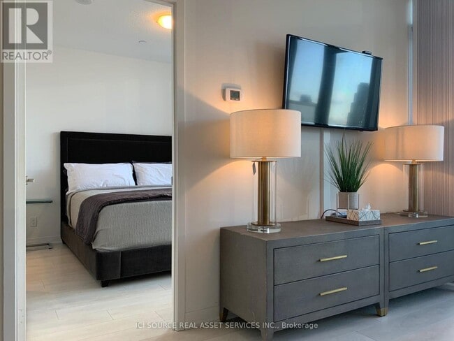 Building Photo - 100 Harbour St