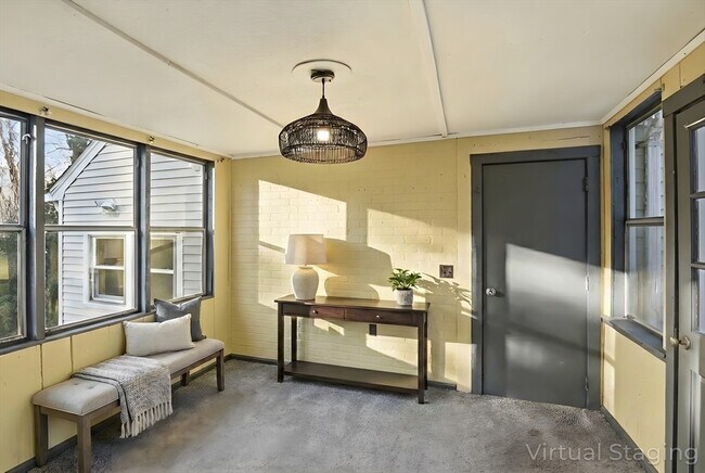 Foto del edificio - 16 Liberty Dr