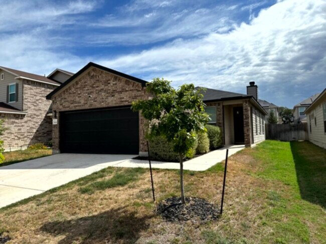 Foto del edificio - 3 Br 2 baths