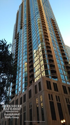 Foto principal - 21 E Huron St