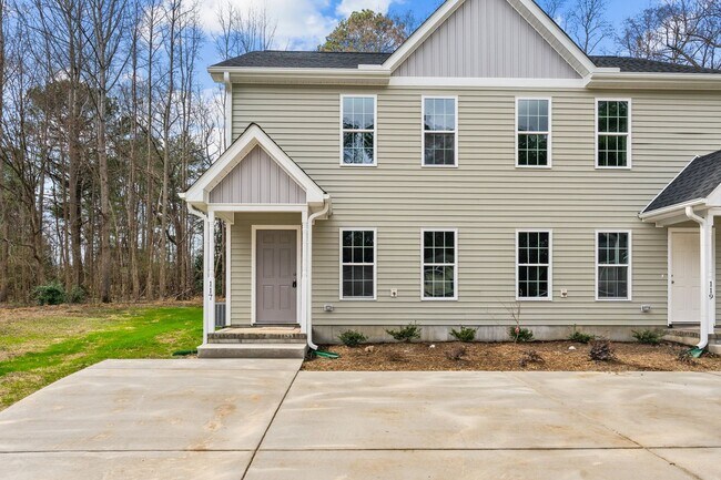 Building Photo - Gorgeous 1 Year Old 3 Bed/3.5 Bath Duplex
