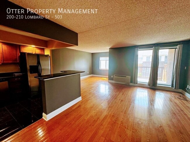 Building Photo - 200-210 Lombard St-503