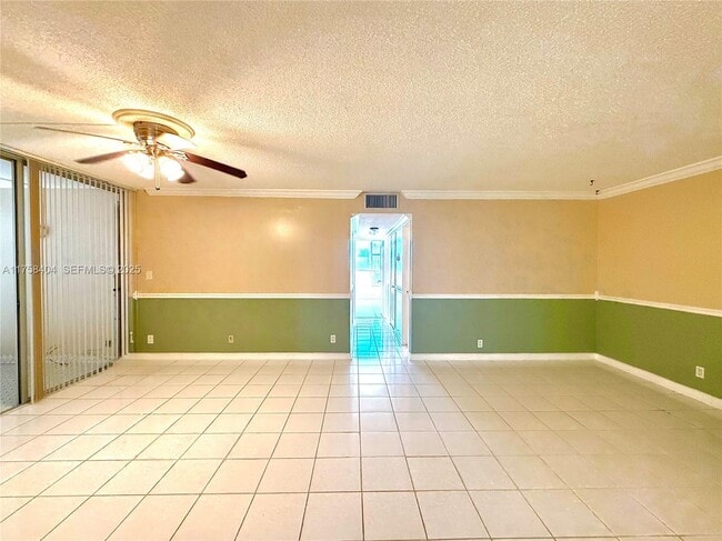 Building Photo - 920 NE 199th St