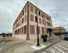 Building Photo - 801 6th St N