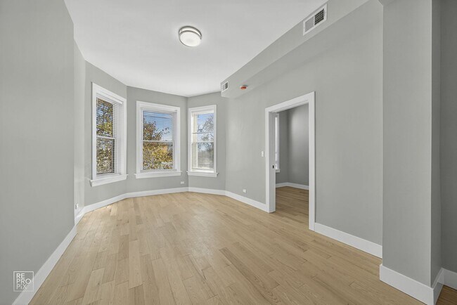 Foto del edificio - 1248 S Troy St