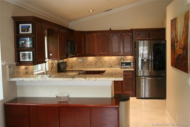 Building Photo - 565 Cambridge Dr