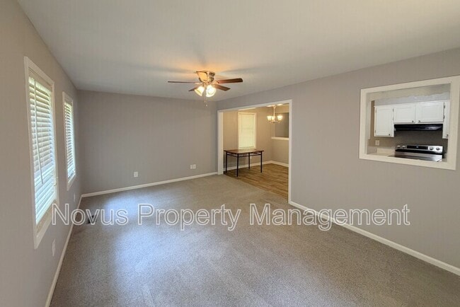 Building Photo - 125 S Meadowcliff Cir