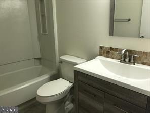 Foto del edificio - 601 Thornton Ct